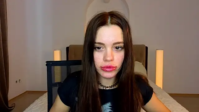 Little cuti1e online show from July 24, 9:18 am