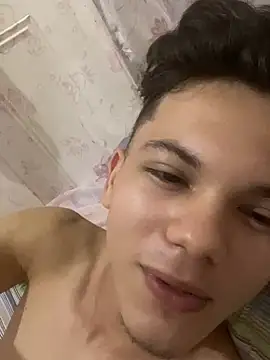 Snapshot of Felipelebleu chatting on July 9, 4:00 pm Felipelebleu online show from July 9, 4:00 pm