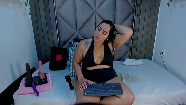 Snapshot of ShelyEvans__ chatting on July 7, 12:13 am ShelyEvans online show from July 7, 12:13 am