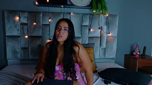 Snapshot of ShelyEvans__ chatting on July 25, 12:09 am ShelyEvans online show from July 25, 12:09 am