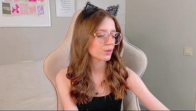 StellaMour online show from July 27, 5:20 pm