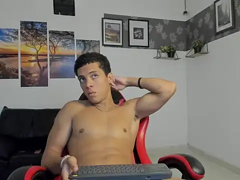 Snapshot of MAX_LEGEND chatting on June 21, 1:24 pm MAX LEGEND online show from June 21, 1:24 pm