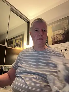 Snapshot of cumboy chatting on December 15, 11:09 pm cumboy online show from December 15, 11:09 pm