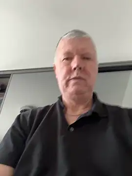 Snapshot of cumboy chatting on December 18, 11:02 am cumboy online show from December 18, 11:02 am