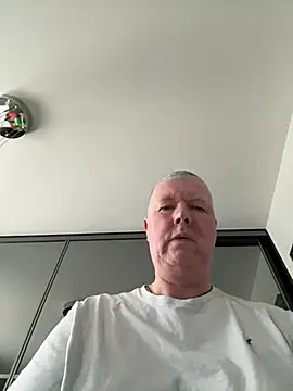 Snapshot of cumboy chatting on February 1, 11:43 am cumboy online show from February 1, 11:43 am