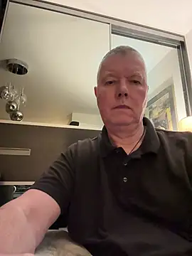 Snapshot of cumboy chatting on February 9, 11:20 pm cumboy online show from February 9, 11:20 pm