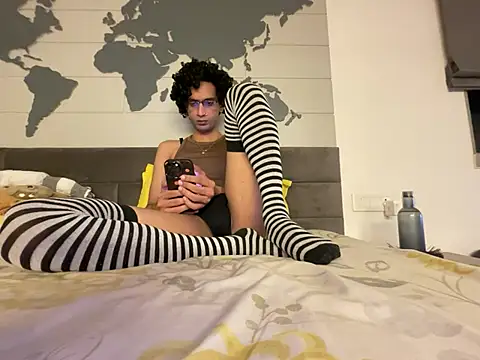 Snapshot of vale_vzg chatting on July 3, 5:30 pm vale vzg online show from July 3, 5:30 pm