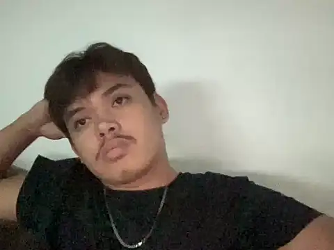 Snapshot of chris_oncam chatting on June 16, 8:00 pm chris oncam online show from June 16, 8:00 pm