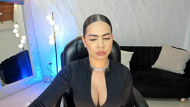 Snapshot of SabrinaMontclair chatting on July 7, 8:46 pm SabrinaMontclair online show from July 7, 8:46 pm