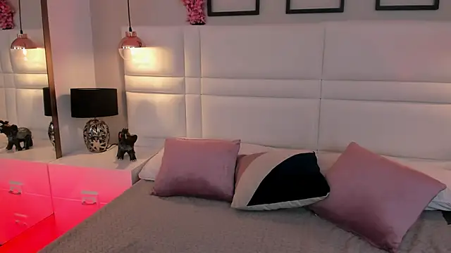 Snapshot of Chloe__fox_ chatting on July 22, 3:42 am Chloe fox online show from July 22, 3:42 am