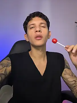 tylerrnova online show from June 25, 3:28 am