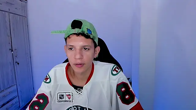 tylerrnova online show from July 16, 3:23 am