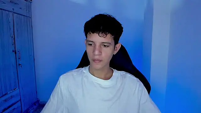 tylerrnova online show from July 26, 3:36 am