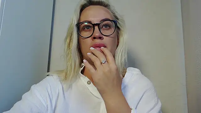 Snapshot of MariaTravel chatting on July 1, 10:06 am MariaTravel online show from July 1, 10:06 am