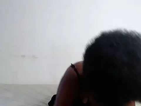 Snapshot of SlenderDiamond chatting on July 7, 9:35 am SlenderDiamond online show from July 7, 9:35 am