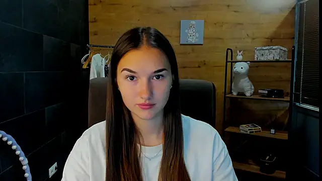Snapshot of DianaaHill chatting on July 7, 9:13 am DianaaHill online show from July 7, 9:13 am