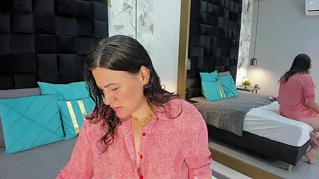CharlotteG  online show from July 24, 1:20 pm