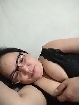 Snapshot of Naaya8109 chatting on July 21, 12:02 am Naaya8109 online show from July 21, 12:02 am