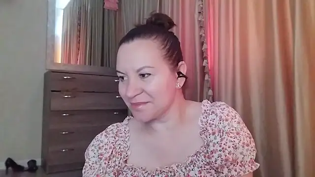 Snapshot of Lauralison chatting on July 18, 2:32 pm Lauralison online show from July 18, 2:32 pm