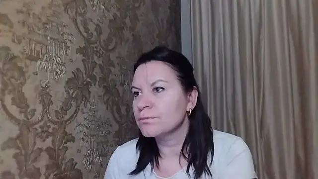 Snapshot of Lauralison chatting on August 6, 9:17 pm Lauralison online show from August 6, 9:17 pm