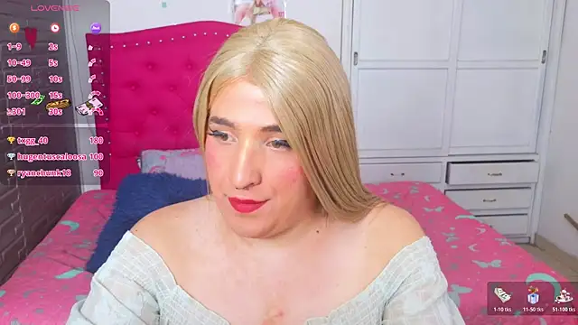 Snapshot of roxxy_pink_ chatting on July 22, 2:20 pm roxxy pink online show from July 22, 2:20 pm