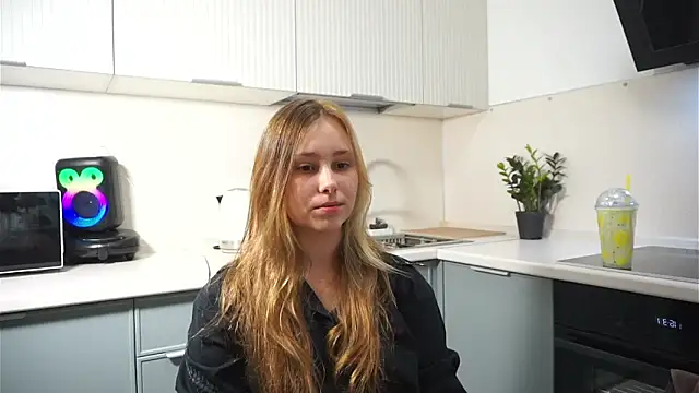 RikkiSmollee online show from July 27, 8:16 pm