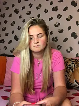 Snapshot of Juicy_BabeXo chatting on June 28, 8:04 pm Juicy BabeXo online show from June 28, 8:04 pm