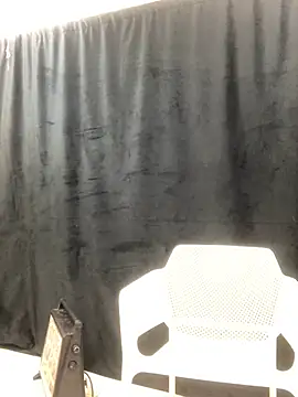 Snapshot of Kivelle28 chatting on July 24, 3:32 pm Kivelle28 online show from July 24, 3:32 pm