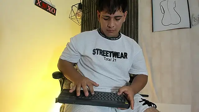 Snapshot of Liam_grey01_ chatting on June 26, 7:29 pm Liam grey01 online show from June 26, 7:29 pm