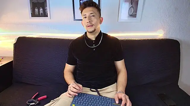 Snapshot of Sr_Maykol chatting on June 21, 8:06 am Sr Maykol online show from June 21, 8:06 am