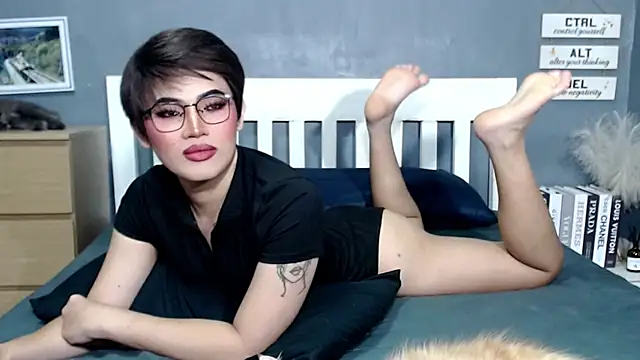 STUCK on YOU  online show from May 25, 11:44 pm