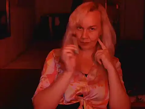 Snapshot of Ravelynni chatting on July 29, 4:27 pm Ravelynni online show from July 29, 4:27 pm