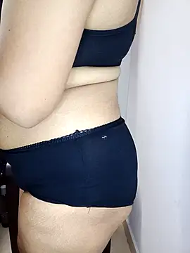 Mangelxoxo online show from July 26, 4:25 pm