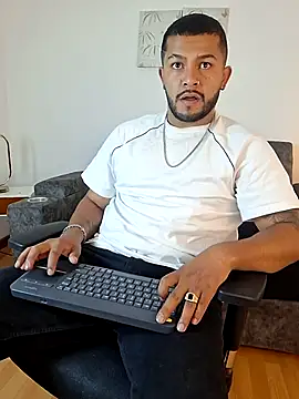 BrunoSilva  online show from August 3, 11:26 am