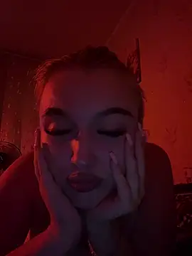 lyalyalii online show from June 24, 5:56 pm