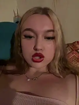 lyalyalii online show from July 7, 8:13 pm