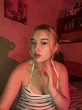 lyalyalii online show from July 15, 6:24 pm