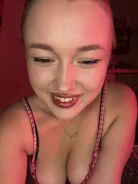 lyalyalii online show from August 6, 8:11 pm