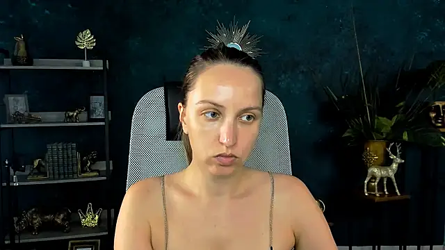 Snapshot of ErinWise chatting on July 22, 8:17 am ErinWise online show from July 22, 8:17 am