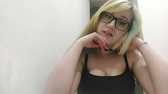 Snapshot of FeliniKatechini chatting on June 23, 9:13 pm FeliniKatechini online show from June 23, 9:13 pm