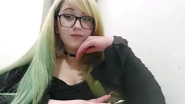 Snapshot of FeliniKatechini chatting on June 26, 10:14 pm FeliniKatechini online show from June 26, 10:14 pm