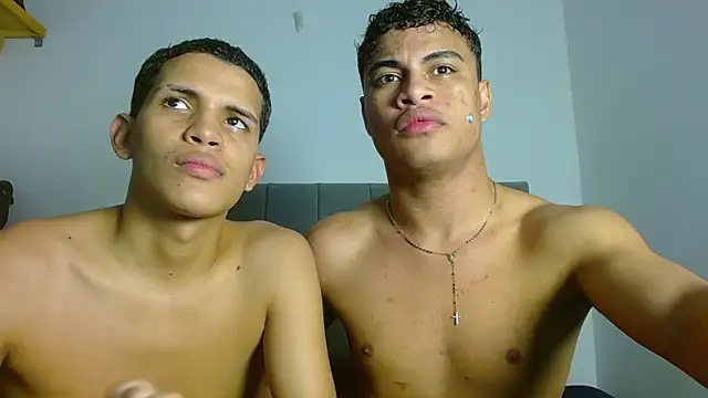 Snapshot of Jose_And_Daniel chatting on July 14, 7:02 am Jose And Daniel online show from July 14, 7:02 am