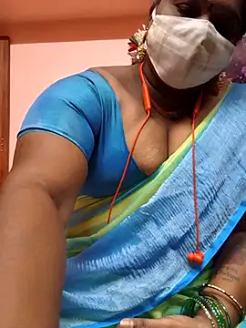 Snapshot of yalini1431 chatting on July 28, 9:03 pm yalini1431 online show from July 28, 9:03 pm