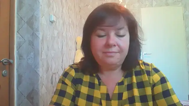 Snapshot of HannahAna39 chatting on August 2, 1:09 pm HannahAna39 online show from August 2, 1:09 pm