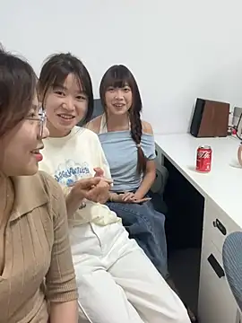 Snapshot of YY-1-1-1 chatting on June 24, 7:07 am YY-1-1-1 online show from June 24, 7:07 am