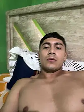 Snapshot of follladorr chatting on June 30, 2:12 am follladorr online show from June 30, 2:12 am