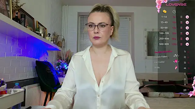 BeautyeyesLovely online show from December 3, 3:58 am