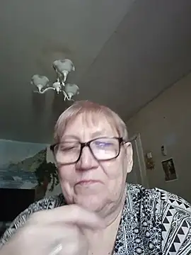 Snapshot of Molli1408 chatting on July 10, 10:40 am Molli1408 online show from July 10, 10:40 am