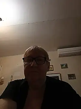 Snapshot of Molli1408 chatting on July 11, 1:36 pm Molli1408 online show from July 11, 1:36 pm