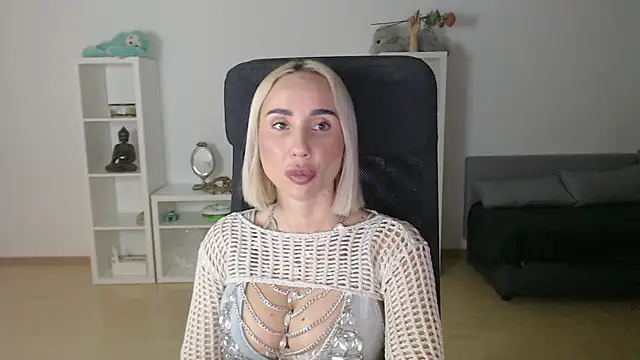 Snapshot of Blondie_VIP chatting on July 2, 8:20 am Blondie VIP online show from July 2, 8:20 am